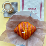 Le Grand Croissant Candle: Bakery Scent